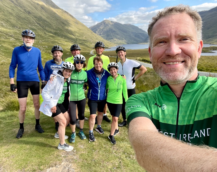 Group guided bike tour in Ireland